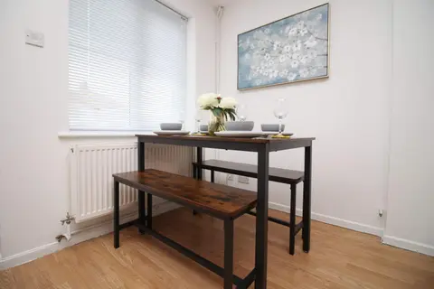 2 Bedroom House on Holmes Hill Road- Free Parking, Wi-Fi & Patio