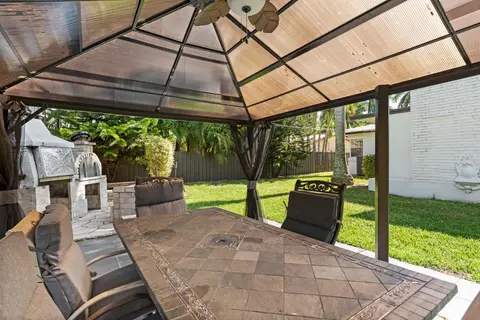 Hollywood Beach Exquisite 4-bed 3-bath Villa