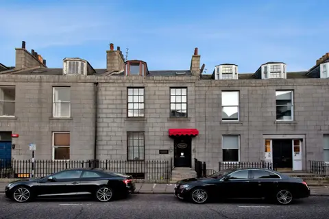 Luxurious Aberdeen Retreat Sleeps 21 & parking