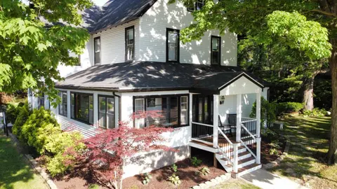 Downtown Lake Geneva Home! Walk 2 Everything!