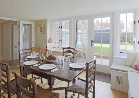 3 Bed in Southwold oc-dry
