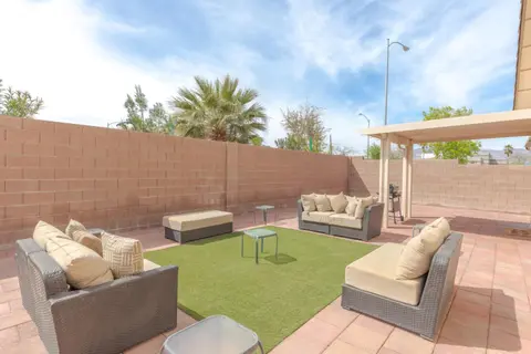 Beautiful Spacious Single Story Vegas Home