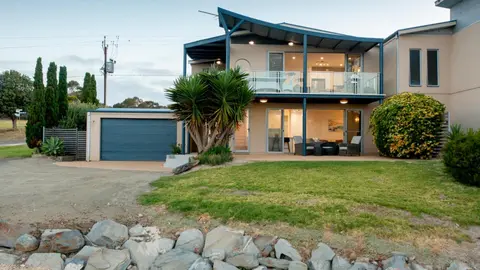 Shearwaters Apartment Waterfront Accomodation