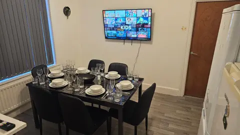 SAV Apartments - Russell, Luton (4 Bed House)