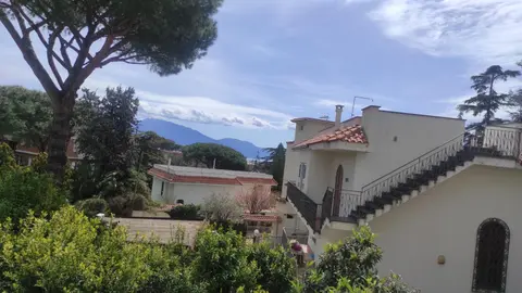 Sakura house near Vesuvius, Herculaneum and Pompeii free parking