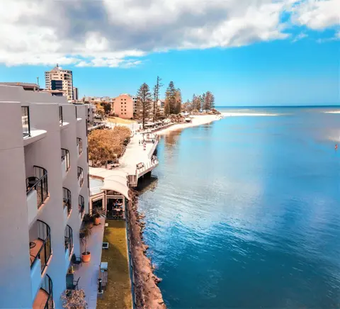 La Promenade Absolute Waterfront Apartments