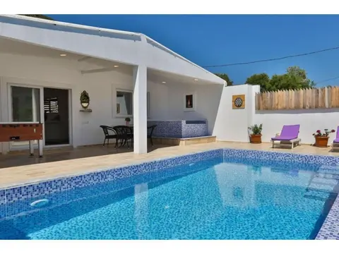 Villa Enis 2 bed villa and pool Breakast included
