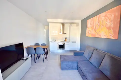 wonderful apartment next to the sea