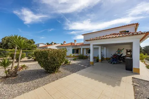 Casa May - Spacious family home with great outdoors!