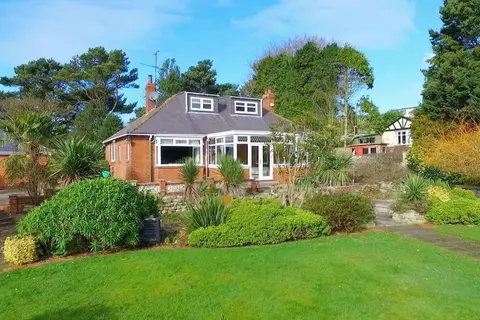 The Jungalow Entire Family Home By The Sea