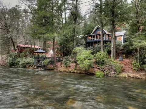 Riverside Hideaway on Toccoa River Dog Friendly