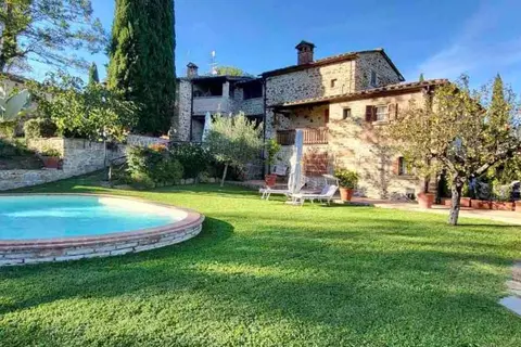 Tuscan Escape Luxury 2 bedroom apartment with pool