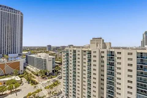 Chic 2BDR 2BA Water Front in Hyde Beach