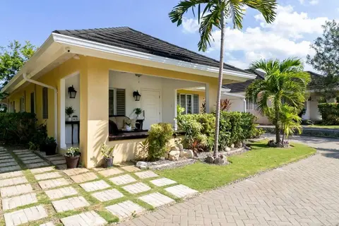 Choose To Be Happy at The Palms Richmond Estates Villa #170 - 3-BR w Pool