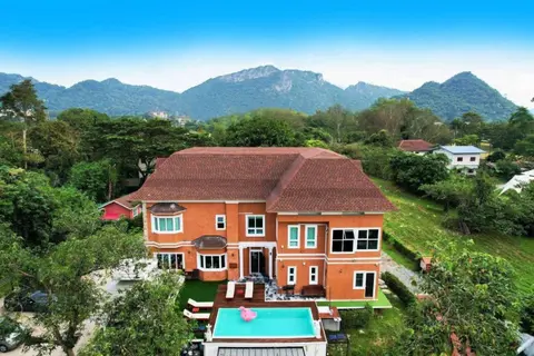 Chateau de Lucy Khao Yai