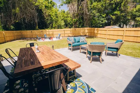 City Retreat - 4 Bedroom Oasis with King & Private Yard near Downtown