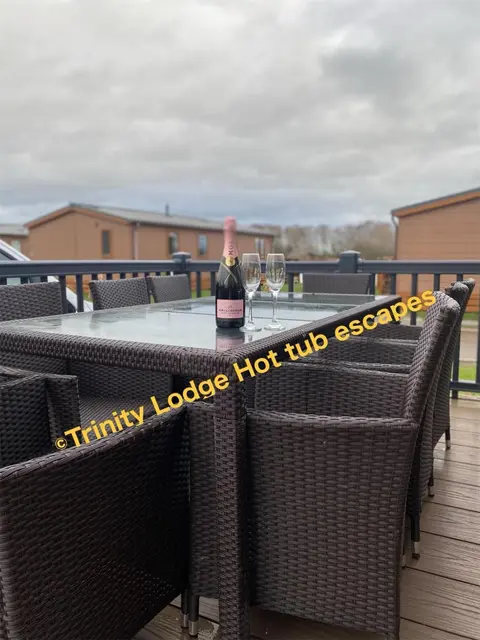 Trinity lodge hot tub escapes at Tattershall lakes