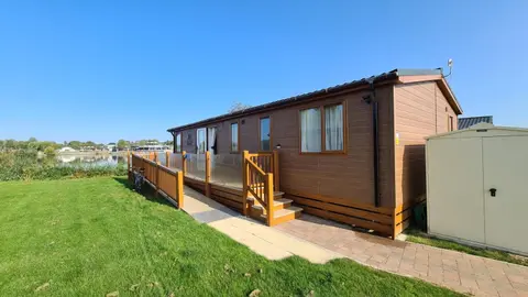 Tattershall Lakeside Lodge Indulgent wheelchair ramp 8 berth with Hot Tub & Starlink