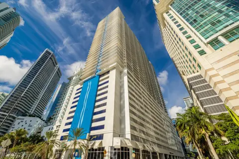 Brickell Apt with Bay Views, Pool, Free Parking