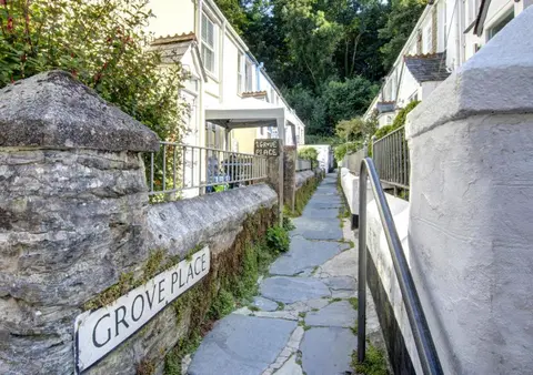 2 Bed in Padstow oc-p00394