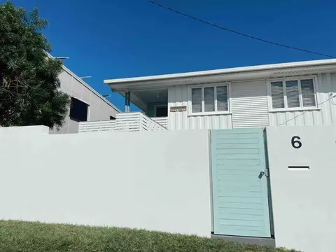 Beach House @ Moffat