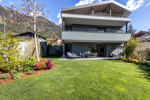 Mali Apartments Garden Suite