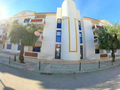 Algarve T2 apartment w balcony and sea view near beach in Manta Rota