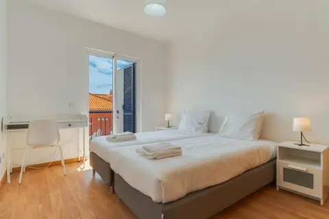 Esfera I Calm Stay With Parking & Workspace