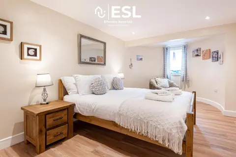 Modern, Sea Themed Ground Floor Flat Near Beach