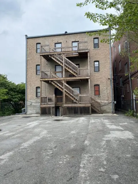 Modern 3 Bedroom Close to Downtown Chicago