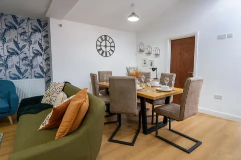 Heartland House, 7 Spacious Bedrooms Sleeps 4 plus, near NEC, JLR,BHX