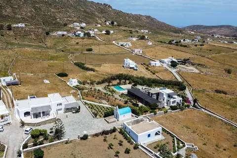 Mykonos 4 bedroom Cycladic home with free parking