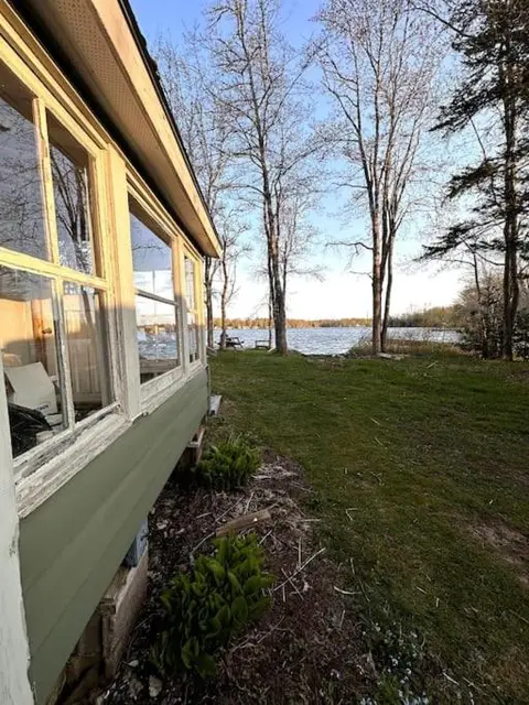 Archie's Lakeside Cabin