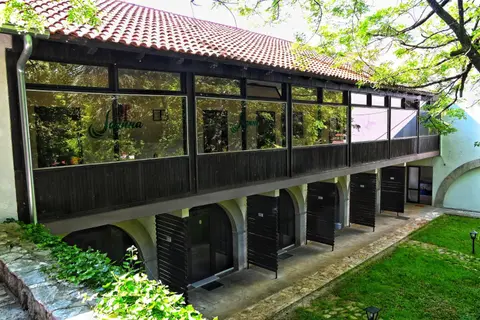 Jazina Hotel