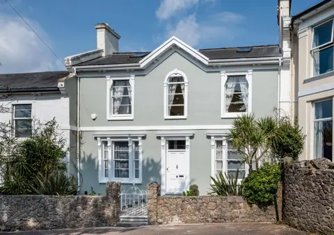 5 Bed in Torquay oc-bcvane