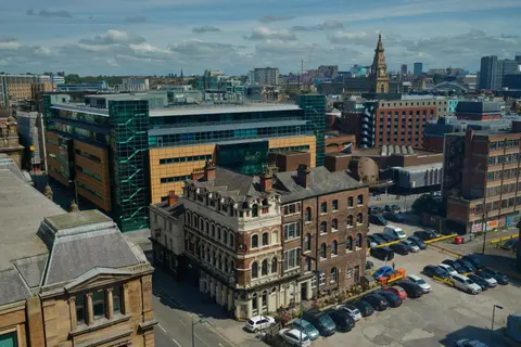 2 Bedroom Central Apartment With Parking
