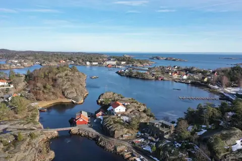 Seafront villa at Gjeving, Lyngør