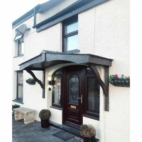 Y Bwythyn - Lovely cottage in village of Spittal