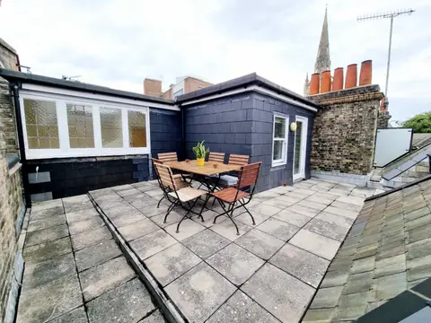 Cityscape Haven: 1 Bedroom Apartment with Terrace and City view