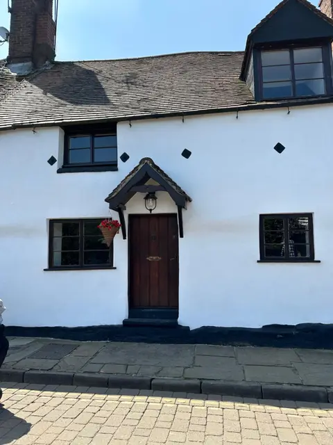 Bewdley River Cottage - Free private gated parking for 2 cars - River front location
