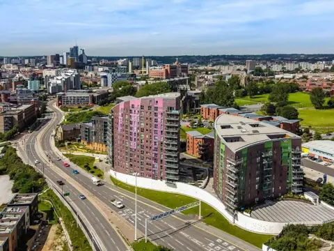 Perfect for Business & Families - Leeds City Centre - 4 Beds Apt - Monthly Offers!
