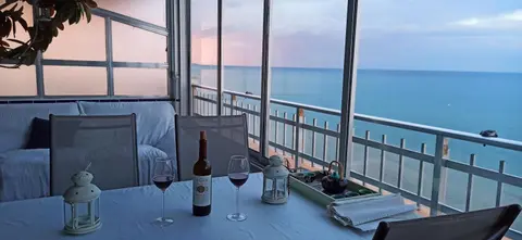 BLUE DOUBLE PRIVATE ROOM AT FRONT BEACH - HABITACION en la playa piso compartido