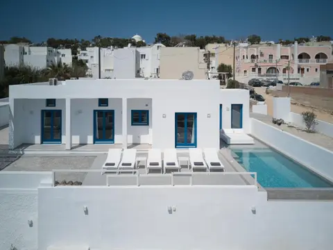 Thadeos Villa with private jetted Pool