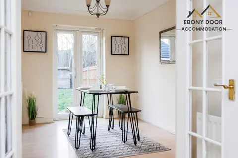 Ebony Door Accommodation Charming 3 Bedroom House Thurrock Sleeps 6