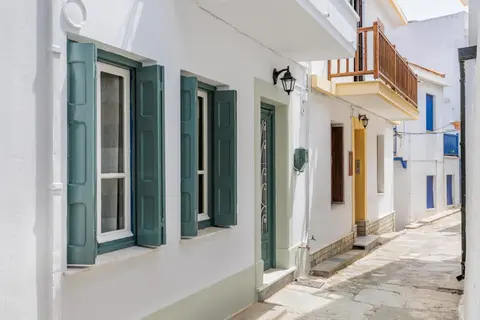 Nikolas house