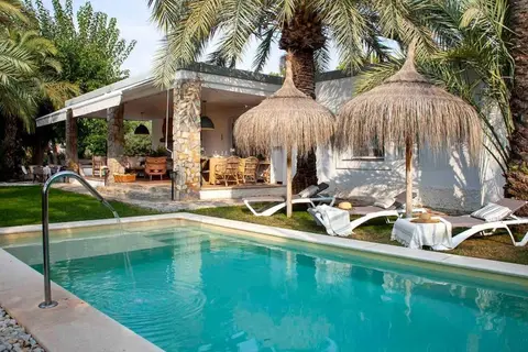 Preciosa casa con piscina y jardín privado, a 2h de Madrid en tren