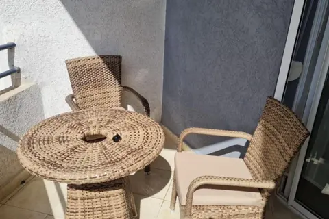 Beau studio avec terrasse proche de la corniche