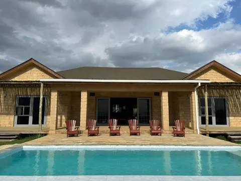 Naivasha 4-Bedroom All Ensuite Cottage