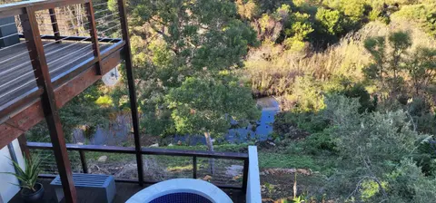 4 Bed Selfcatering River Tree House overlooking the Onrus river