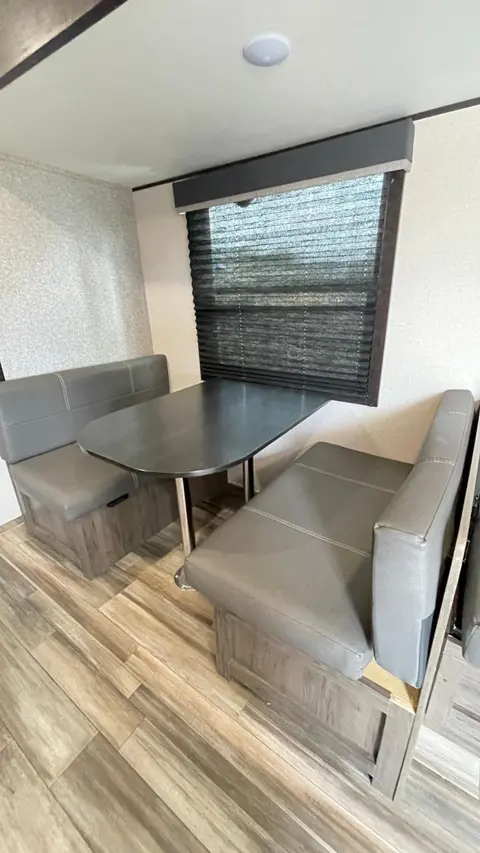 RV3 private freeparking Netflix